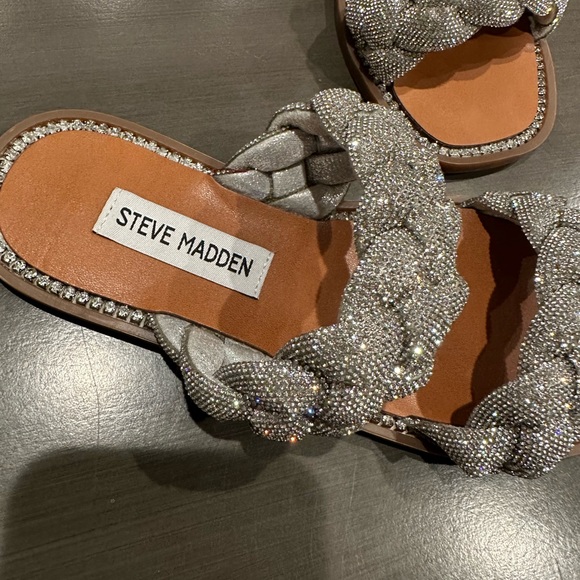 Steve Madden- newbie silver rhinestone sandals size 5.5 - Picture 4 of 10